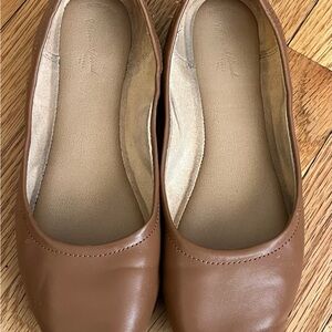 Universal Thread Tan Leather Flats